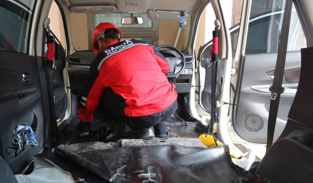 Jasa Pembasmi Kecoa di Mobil Jogja